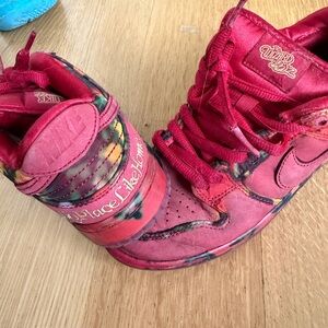 Nike SB Dunk Low "The Wizard of Oz Poppy Field" collaboration